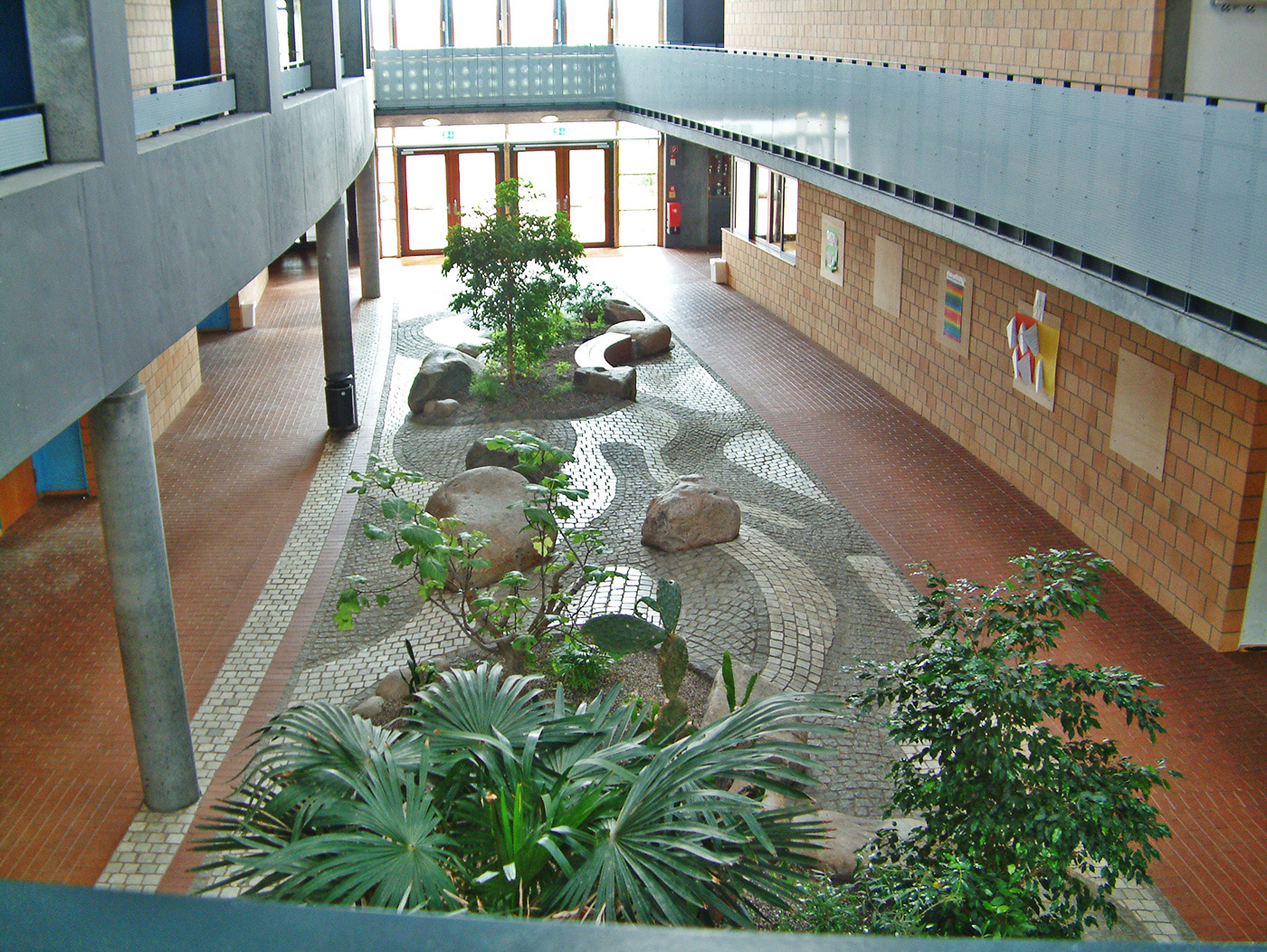 Eingangshalle mit Pflanzen