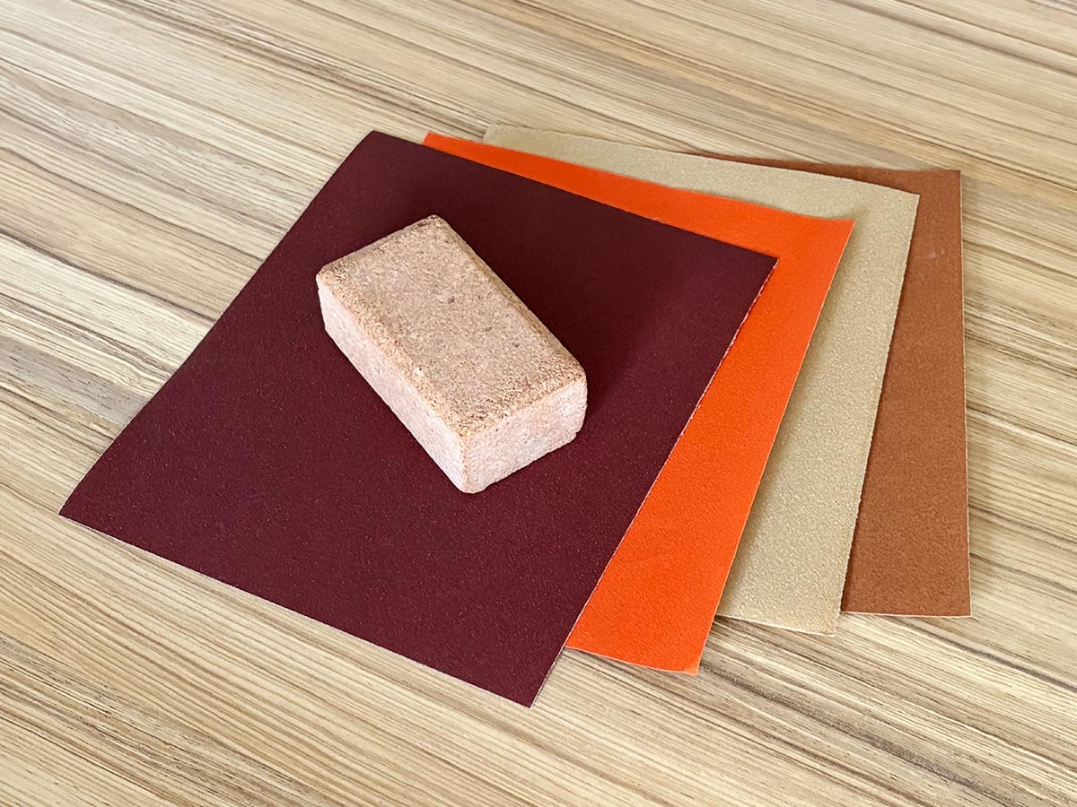 Schleifpapier mit Schleifblock