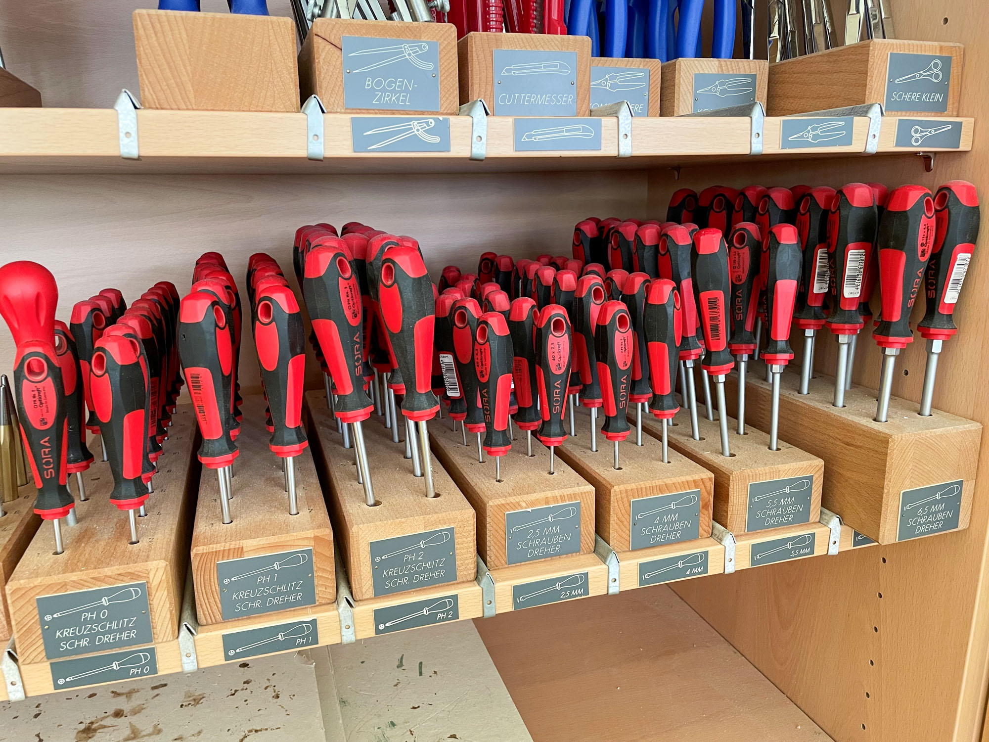 Schraubenzieher im Schrank